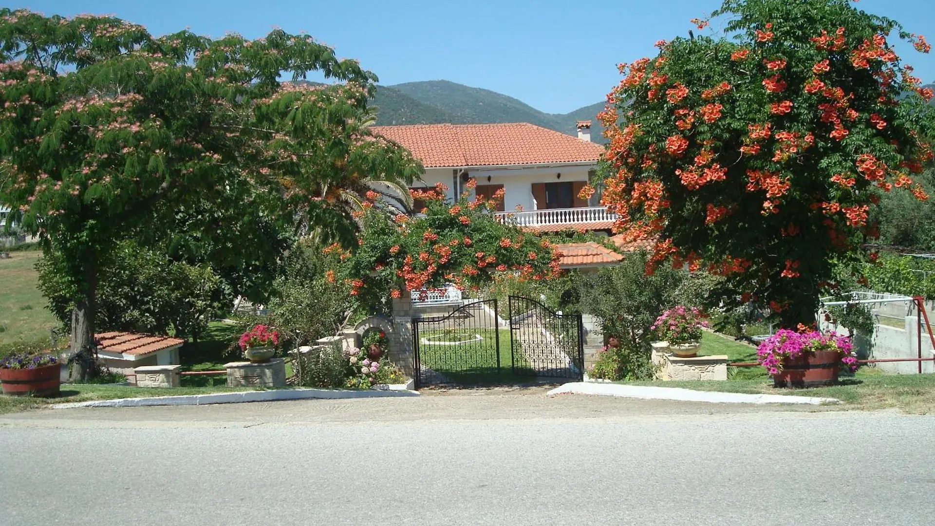 Villa Tonia Apartments Sarti